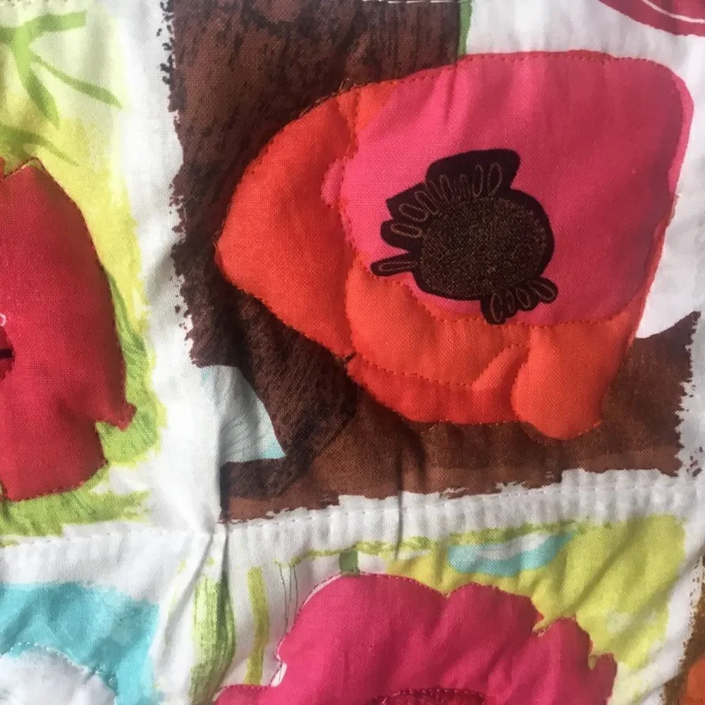 NWT. Hand Crafted Bright Poppies Quilt